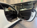 車両はすべて屋内にて保管しておりますので、綺麗な状態のお車をご覧いただけます。