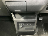 充電ケーブルをつなげば、携帯電話などの充電が出来るので便利です♪♪