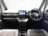 ◆インテリアパネル◆視界広々で非常に運転しやすくロングドライブでも疲れを感じさせないすっきりとまとまったインパネ周りです。