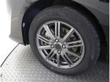 かっこいいホイールですね。 車のイメージを大きく左右するホイール部分はコダワリを持ちたいですね。