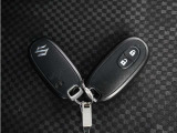 ◆スマートキー◆カギをバッグやポケットに入れたままでもドアロックの開閉ができる『スマートキー』付き!雨天や暗くなってもカギを取り出す必要がなくドアの開錠&エンジンも始動できます