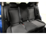 安全性と快適性を追求した、少し硬めのシート。 これは長時間の運転や渋滞などの状況でも、身体の疲労度が少ないことを求めたものです。