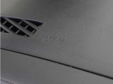 ◆助手席エアバッグ◆SRSエアバッグは、シートベルトだけでは防ぎきれない衝突時の衝撃から乗員を守るための安全装置。衝突時に瞬時に膨らみ、頭部や胸部がダッシュボードに直接衝突するのを防ぎます。