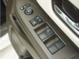 ◆パワーウィンドウスイッチ◆運転席から全席の窓の開閉操作を行うことが出来いつでも換気ができます!