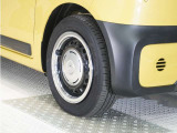 ◆純正ホイール装着車◆シンプルなデザインのホイールキャップ付きです。