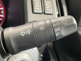 【オートライト】周りの明るさに応じて自動でヘッドライトの点灯・消灯ができる機能です!ライトの付け忘れ・消し忘れなどが無くなり、雨の日や夕方の走行も安心!トンネル通過時も便利ですね♪