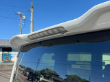 ハイマウントストップランプ装備で、後続車にブレーキサインを見やすく安心です!