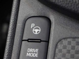 駐車したいスペースの横に停車後、開始スイッチを押すとステアリング・アクセル・ブレーキ操作を制御して駐車操作をアシストして駐車を完了させる「アドバンストパーク」が装備されています。