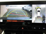 パノラミックビューモニター付きです。車両を上から見たような映像をディスプレイオーディオ画面に表示、運転席からの目線だけでは見にくい、車両周辺の状況をリアルタイムでしっかり確認できます。