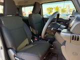 軽自動車の後部座席も足元スペース広々としていてシートの座り心地も良く快適にくつろげます♪