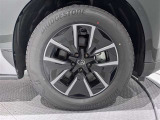 タイヤサイズは(235/60R18)で純正アルミホイールです。