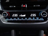 オートエアコンです。車内を設定温度に保ち、快適空間をキープします。