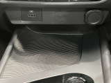 USBソケットで車内でもスマホの充電ができます♪