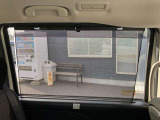 日差しがまぶしいときにすっと出せるロールサンシェードも装備!お子様の安眠を妨げません!