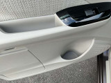 小物入れにもなるドリンクホルダー。