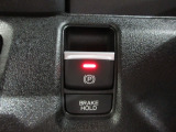 電子パーキングブレーキ仕様となります。ブレーキホールド機能を搭載しているので、渋滞時や信号待ち等に便利です。