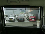 後席にはロールサンシェイドも装備しているので、後席に座る方の安眠を守ってくれます♪