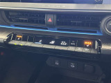 オートエアコンは温度を設定するだけで、自動で風量などを設定してくれます。運転しながら操作も必要ないので、安全性も向上します。