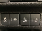 Hondaセンシング用の、VSA(ABS+TCS+横滑り抑制)解除と路外逸脱抑制機能のオンオフスイッチなどはハンドルの右側に装備しています。