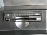 ナビ連動タイプのETC車載機です。ナビゲーションと連動してくれますのでカード未挿入を知らせてくれるなど便利な機能が追加されています。