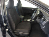 厚みがあって、座り心地が良いソファーのようなシート。運転席も助手席もリラックスしてゆったり座れます。