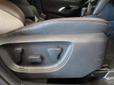 パワーシート搭載。微妙な調整が手軽にでき、ピッタリの最適なポジションで運転することが可能です。