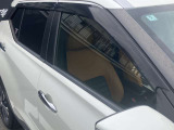 プライバシーガラスが搭載されておりますので、車内のプライバシーを保護してくれます。