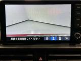 【バックカメラ】運転が苦手な方も車庫入れラクラクです!ギアをリバースに入れれば自動的に切り換わりますので、面倒な操作は不要です♪狭い駐車場もお車を傷つけず安心ですね!