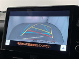 ハンドル操作に連動してガイドラインが変化するバックカメラ搭載。 クルマには構造上たくさんの死角があるのでとても便利な機能です。 あくまでも補助の為の装備なのでバックは目視が大事です