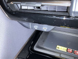 スマートフォンやお手持ちの機器のバッテリー残量が少なくなっても、運転中に充電ができるので安心ですね!