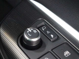 ドアの施錠・解錠に連動してドアミラーが自動で格納・復帰するオート格納機能を搭載しています。