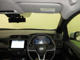 ドライバー目線で、使いやすく安全操作性と良好な視界を実現した運転席です。