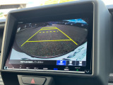 バックモニター装備。画面にて後方の確認が行えるので、バック駐車や車庫入れの際には重宝します。車の運転に慣れない方でも安心のガイドライン表示機能付。