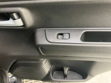 パワーウィンドウのスイッチですよ。運転席に居ながら窓を開け閉めのコントロールできます。