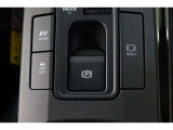 電動パーキングブレーキを搭載。スイッチ操作でパーキングブレーキを作動・解除することが可能ですので、操作の力が不要ですよ♪