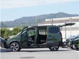 【中古車納車整備】専任メカニックによる2年定期点検相当の67項目の点検整備をご納車前に実施。主要な消耗部品は、点検の上必要であれば交換してご納車致します。