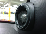 車内にはスピーカーを装備してあり、よりクリアに、臨場感のある音楽を楽しめます。