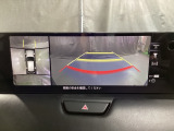 360度モニターは、4つのカメラによる前後左右・俯瞰映像でドライバーからは見えない領域の危険認知をサポート!全周囲の死角を減らし、狭い駐車場や幅寄せ、T字路の進入などの運転の安心感を高めます!