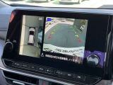 周囲の状況が分かるアラウンドビューモニター搭載。苦手な縦列駐車もこれがあれば安心ですね。