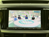停車中にテレビ番組の映像を楽しめる画面を備えています。お出かけ先での休憩時間など、車内で過ごすひとときに活用でき、視聴したい番組を気軽に楽しめます。