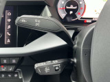 ●アダプティブクルーズコントロール『設定した速度で前方車両に追いつくと、安全な車間距離を自動で調整して前方車両を追従します。長距離ドライブでの疲労を軽減する大変重宝する機能です』