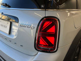 リング型のデイライトとウィンカーランプがなんともMINIならではで目立ちます!夜も安心な明るいLEDヘッドライトです!