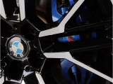 【BMWアロイホイル】軽量かつ強度に拘ったアロイホイル。走行性能ポテンシャルを引き出す設計。車の足元を引き締めてくれる大きなポイントはアロイホイルです。