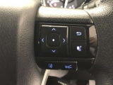 【ステアリングスイッチ】右です。ハンドルから手を離さず、運転に集中したまま手元でマルチインフォメーションディスプレイ内の表示切替などができます。