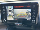 パノラミックビューモニター付きです。車両を上から見たような映像をディスプレイオーディオ画面に表示。運転席からの目視だけでは見にくい、車両周辺の状況をリアルタイムでしっかり確認できます。