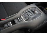【ヒルディセントコントロール急な下り坂などではブレーキを自動制御することで車両の加速を抑え、定速走行を実現します!ステアリング操作に集中できるので、安心して運転できますね♪