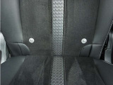 ◆ISOFIX◆シートベルトいらずでチャイルドシートと固定金具を連結するだけでガッチリ固定できます。