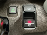 パーキングブレーキはスマートな電子制御式と合わせて渋滞時等にブレーキペダルから足を離しても停車状態を保持してくれるオートブレーキホールド機能で運転が楽になります。スタートはアクセルペダルを踏むだけ