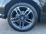 【BMWアロイホイル】軽量かつ強度に拘ったアロイホイル。走行性能ポテンシャルを引き出す設計。車の足元を引き締めてくれる大きなポイントはアロイホイルです。