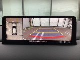 狭い場所での駐車やすれ違いなどでより的確な運転操作に役立つ360&deg;ビューモニターが装備されています。